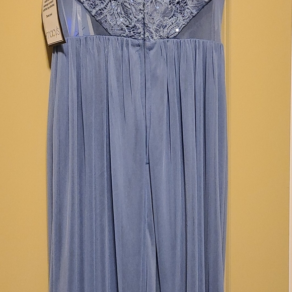 Blue gown - Picture 7 of 8